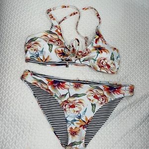 Two sided bathing suit size Small and top 32C